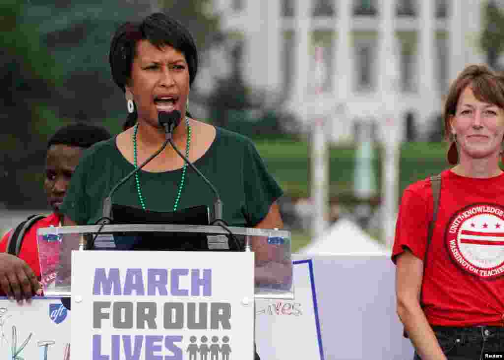 Meya wa Washington Muriel Bowser, akihutubia mkutano wa kupinga mashambulizi ya bunduki "March for our Lives", mjini Washington DC.