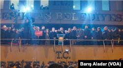 Dün akşam Beşiktaş Belediyesi'nden CHP lideri Özel ve İBB Başkanı İmamoğlu konuştu.