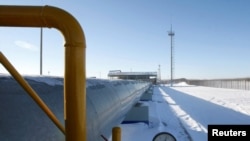 Ukrayna’nın Rus doğalgazının kendi topraklarından Avrupa’ya transferini engellemesi sonrası Slovakya, Türkiye üzerinden gaz tedarik ettiğini açıkladı. Rus doğalgazı TürkAkım üzerinden Türkiye’ye aktarıldıktan sonra boru hatlarıyla AB üyesi Macaristan’a ulaşıyor.