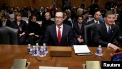 Steve Mnuchin durante su audiencia de confirmación en la Comisión de Finanzas del Senado.