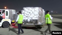 ជំនួយ​បរិក្ខារពេទ្យ​ពី​ចក្រភព​អង់គ្លេស​ត្រូវ​បាន​បញ្ជូន​ទៅ​ដល់​ទីក្រុង​ញូវដែលី ប្រទេស​ឥណ្ឌា កាល​ពី​ថ្ងៃទី២៧ ខែមេសា ឆ្នាំ២០២១។ 