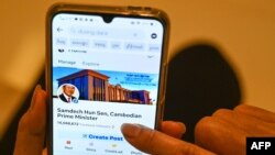 ទំព័រ​ហ្វេសប៊ុក​របស់​លោក​នាយករដ្ឋមន្ត្រី ហ៊ុន សែន ដែល​មាន​អ្នក​តាមដាន​ជាង​១៤​លាន​នាក់​ កាល​ពីថ្ងៃ​ទី​៣០ ខែ​មិថុនា ឆ្នាំ​២០២៣ នៅ​មុន​ពេល​ទំព័រ​នេះ​ត្រូវ​លោក​សម្រេច​ឱ្យ​លុប​ចោល។