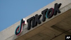 資料照片: 2024年3月11日加州卡爾弗城大樓上的TikTok標識