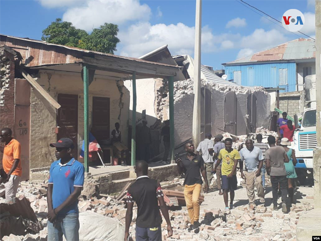 Según el Servicio Geológico, el sismo se produjo alrededor de las 8:30 hora local de Haití, a unos 8 kilómetros (5 millas) de la ciudad de Petit Trou de Nippes, y a unos 150 km al oeste de la capital, Puerto Príncipe, a una profundidad de 10 km.