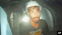 ภาพถ่ายแรกของคนงานก่อสร้าง 41 คนที่ติดอยู่ในอุโมงค์ซึ่งพังถล่มลงมาส่วนหนึ่งในรัฐอุตตราขันธ์ ถูกเผยแพร่ในวันอังคารที่ 21 พ.ย. 2023