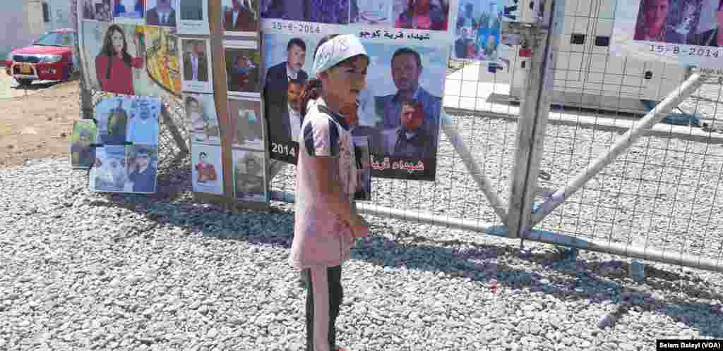 Wêneyên zarok û qurbaniyên qetlîama gundê Koço li kampa Qaidiya bîranaîna 6ê ya komkujiya gundê koço