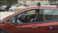 Майже всі великі автовиробники у США запускають власні моделі машин на електричній тязі. Відео