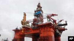 图为老一代的“海洋石油981”钻井平台。