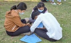 Cambodian students are filling out new enrollment application forms at the Royal University of Phnom Penh, Cambodia, on January 11, 2021. (Khan Sokummono/VOA Khmer)
