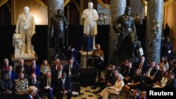 ওয়াশিংটনে যুক্তরাষ্ট্রের ক্যাপিটলে বার্ষিক প্রাতঃরাশ প্রার্থনা সভায় ভাষণ দিচ্ছেন যুক্তরাষ্ট্রের প্রেসিডেন্ট ডনাল্ড ট্রাম্প। ফেব্রুয়ারি ৬,২০২৫।