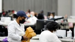 Radnici u Detroitu broje glasove poštom posle predsedničkih izbora, 4. novembra 2020.