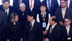 前排从左至右：前美国驻联合国大使克拉夫特、台湾陆委会主委邱垂正和台湾国防安全研究院董事长霍守业参加在台北举行的“2024台北安全对话”的集体合影。(2024年9月12日)