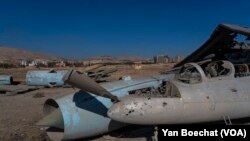 Suriyada vayron qilingan harbiy havo bazasi