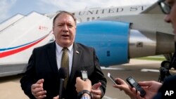 Pompeo yayin da ya ke magana da 'yan jarida 