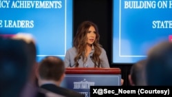 资料照片：国土安全部长诺姆(2025年12月4日)