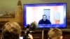 Pemimpin oposisi Alexei Navalny muncul di layar yang dipasang di aula Pengadilan Regional Moskow melalui tautan video dari pusat penahanan pidana Moskow Nomor 1 (Matrosskaya Tishina) selama sidang di Krasnogorsk di luar Moskow (28/1). (Foto: dok).