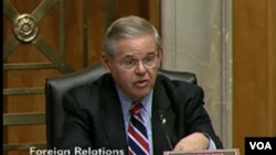 El senador Bob Menéndez puso en entredicho la labor de promoción de la democracia en el continente.