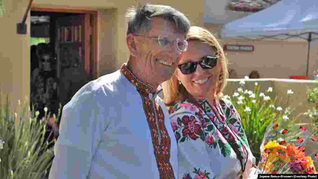 Надія й Аскольд Гайваси, активісти "Української хатки"