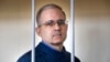 ARCHIVO: En esta foto del 23 de abril de 2019, el estadounidense Paul Whelan, acusado de espionaje en Rusia, espera en una audiencia en una corte de Moscú.