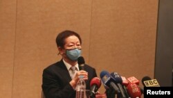 台積電董事長劉德音在6月9日股東常會後接受媒體提問。 （美國之音李玟儀拍攝）