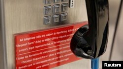 Por medio de llamadas telefónicas los acusados presentados ante la justicia en EE.UU. en octubre, amenazaban a las víctimas para hacerles comprar productos.