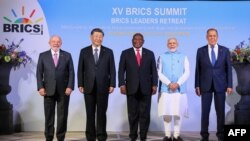 Viongozi na wawakilishi wa nchi wanacahama wa Brics