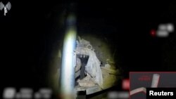 Sebuah terowongan di bawah Rumah Sakit Al Shifa di Jalur Gaza, yang menurut pihak militer Israel, digunakan oleh militan Hamas. (Foto: Israel Defense Forces/Handout via Reuters)