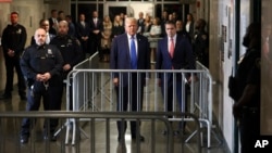 "Ovaj slučaj je o zavjeri za prevaru", rekao je poroti tužilac Matthew Colangelo. "Optuženi, Donald Trump, organizovao je kriminalnu šemu da korumpira predsjedničke izbore 2016."