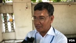 រូបឯកសារ៖ លោក​ស៊ឹង សែន​ករុណា អ្នកនាំពាក្យ​សមាគម​ការពារ​សិទ្ធិមនុស្ស​អាដហុក​ (Adhoc)​ ថ្លែង​ទៅ​កាន់​​អ្នកកាសែត​ នៅក្នុង​ទីក្រុង​ភ្នំពេញ ថ្ងៃទី​២១ ខែ​មិថុនា​ ឆ្នាំ​២០១៩។ (ហ៊ុល រស្មី​/VOA)