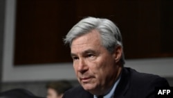 Сенатор-демократ Шелдон Вайтгауз висловив сподівання, що делегацію американських законодавців "не закидають яйцями" європейські колеги у Мюнхені. ANDREW CABALLERO-REYNOLDS/AFP
