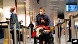 Putnici na aerodromu u Majamiju