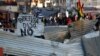 Manifestantes bloquean una de las arterias principales de La Paz, en una demostración de protesta por los resultados de las pasadas elecciones presidenciales en Bolivia.