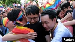 2019年5月17日，同性婚姻支持者聚集在台灣立法院外慶祝同性婚姻合法化。