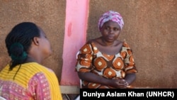 በዩጋንዳ ካምፓላ ውስጥ በስደተኝነት የሚገኙና ኮቪድ ተፅኖ ያሳደረባቸው ሁለት እናቶች| © UNHCR/Duniya Aslam Khan|