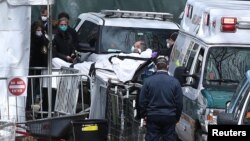 Prvi pacijent stiže u novu poljsku bolnicu u Central parku u Njujorku (Foto: Reuters)