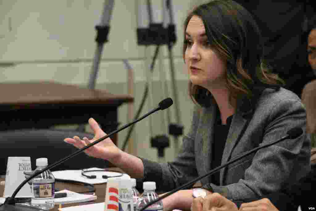 អ្នក​នាង Olivia Enos អ្នកវិភាគ​គោល​នយោបាយ​មក​ពី​មជ្ឈមណ្ឌល Heritage Foundationផ្តល់​សក្ខីកម្ម​នៅ​ឯ​សវនាការ​សាធារណៈ​មួយរបស់​អនុ​គណៈកម្មការ​ទទួល​បន្ទុក​តំបន់​អាស៊ីប៉ាស៊ីហ្វិក​នៃ​គណៈកម្មការការ​បរទេស​របស់​សភាជាតិ​អាមេរិក​ស្តីអំពី​ &laquo;ការ​ធា្លក់​ចុះរបស់​កម្ពុជា​៖ ​គោល​នយោបាយ​ដើម្បី​គាំទ្រ​លទ្ធិប្រជាធិបតេយ្យ ​និង​សិទ្ធិមនុស្ស&zwj;&raquo;​ ​នៅ​ថ្ងៃ​អង្គារ ទី១២ ខែ​ធ្នូ ឆ្នាំ២០១៧​ អាគារ Rayburn ក្នុង​វិមាន Capitol ក្នុង​រដ្ឋធានី​វ៉ាស៊ីនតោន។ (ស្រេង លក្ខិណា/VOA)