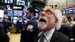 Trader Peter Tuchman works on the floor of the New York Stock Exchange, Oct. 10, 2018. The Dow Jones industrial average plunged more than 800 points, its worst drop since February, led by sharp declines in technology stocks.