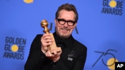Gary Oldman with the Golden Globe award for best performance by an actor in a motion picture - drama for "Darkest Hour" at the 75th annual Golden Globe Awards Sunday, Jan. 7, 2018, in Beverly Hills, Calif. (Photo by Jordan Strauss/Invision/AP)