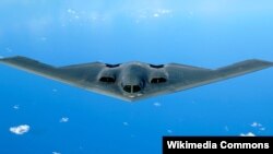 د پنټاګون چارواکو ویلي د بي-۲ بم غورځوونکو الوتکو په یمن کې د ځمکې لاندې د وسلو پر پنځو زیرمو دقیق بریدونه ترسره کړي دي. 