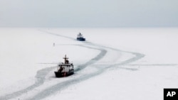 资料照片:破冰船。