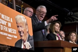 Demokrat qonunchilar Steni Hoyer va Nensi Pelosi