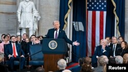 ประธานาธิบดี โดนัล ทรัมป์ กล่าวแแถลงในฐานะประธานาธิบดีสหรัฐฯ คนที่ 47 หลังพิธีปฏิญาณตนรับตำแหน่งประธานาธิบดีสหรัฐฯ ครั้งที่ 60 ภายในห้องโถงทรงกลม (Rotunda) ใต้หลังคาทรงโดมภายในอาคารรัฐสภาสหรัฐฯ ในกรุงวอชิงตัน เมื่อวันจันทร์ ที่ 20 มกราคม ค.ศ.2025 