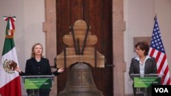 Clinton y Espinosa se reunieron en la ciudad de Guanajuato, a unos 360 kilómetros de la ciudad de México.