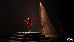 ឈុត​មួយ​ក្នុង​រឿង​ «ព្រះនាង​ផាមីណា​ទេវី» ដែល​ច្នៃ​ចេញ​ពី​រឿង​ «ខ្លុយ​វេទមន្ត​» របស់​លោក​ Mozart ​ត្រូវ​បាន​សម្តែង​ដោយ​ក្រុម​សិល្បៈ​សុភីលីន​ នៅ​​ឯ​នាយកដ្ឋាន​សិល្បៈ​ទស្សនីយភាព​ កាល​ពី​ថ្ងៃ​ទី​២១​ ខែ​ឧសភា​ ឆ្នាំ​២០១៥។