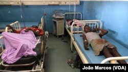 Sobreviventes de um acidente que fez 18 mortos em Benguela no Hospital Geral de Benguela.
