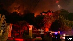 Ngọn lửa hoành hành ở gần Đại lộ Hollywood ở Los Angeles, California, hôm 8/1