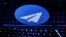 ARCHIVO: Un teclado colocado frente al logotipo de Telegram en esta ilustración tomada el 21 de febrero de 2023. REUTERS/Dado Ruvic/Ilustración/