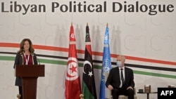 Kaimu Mjumbe wa Umoja wa Mataifa nchini Libya Stephanie Williams akongea wakati wa ufunguzi wa kongamano la kisiasa huko Gammarth nje ya mji mkuu wa Tunis, uliohudhuriwa na Rais wa Tunisia Kais Saied, Novemba 9, 2020. 