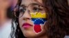 Una venezolana, con el mapa de su país pintado en su mejilla, participa en una concentración de la oposición en Madrid, España, el 17 de agosto de 2024. El gobierno español asilará al excandidato Edmundo González Urrutia.