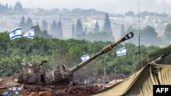 Samohodna haubica izraelske vojske M109 155 mm raspoređena je na poziciji duž granice s pojasom Gaze u blizini Sderota u južnom Izraelu 27. oktobra 2023.